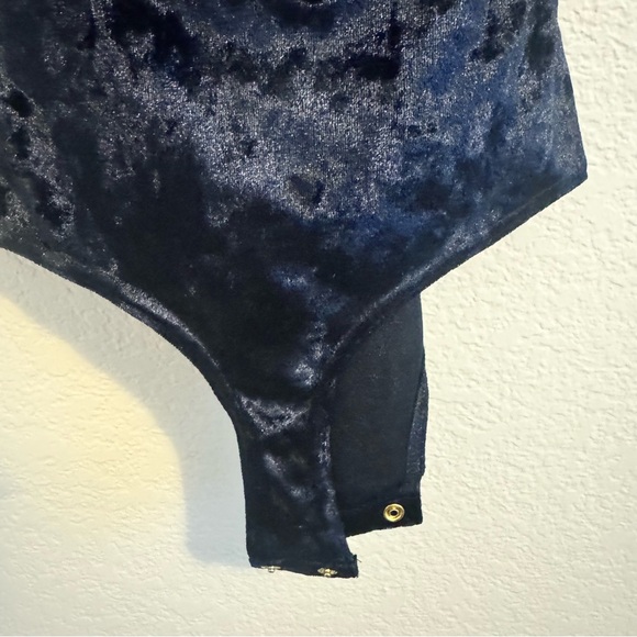 CENTRAL PARK WEST REVOLVE Ocean Drive Velvet Keyhole Bodysuit Midnight N… - Picture 7 of 14